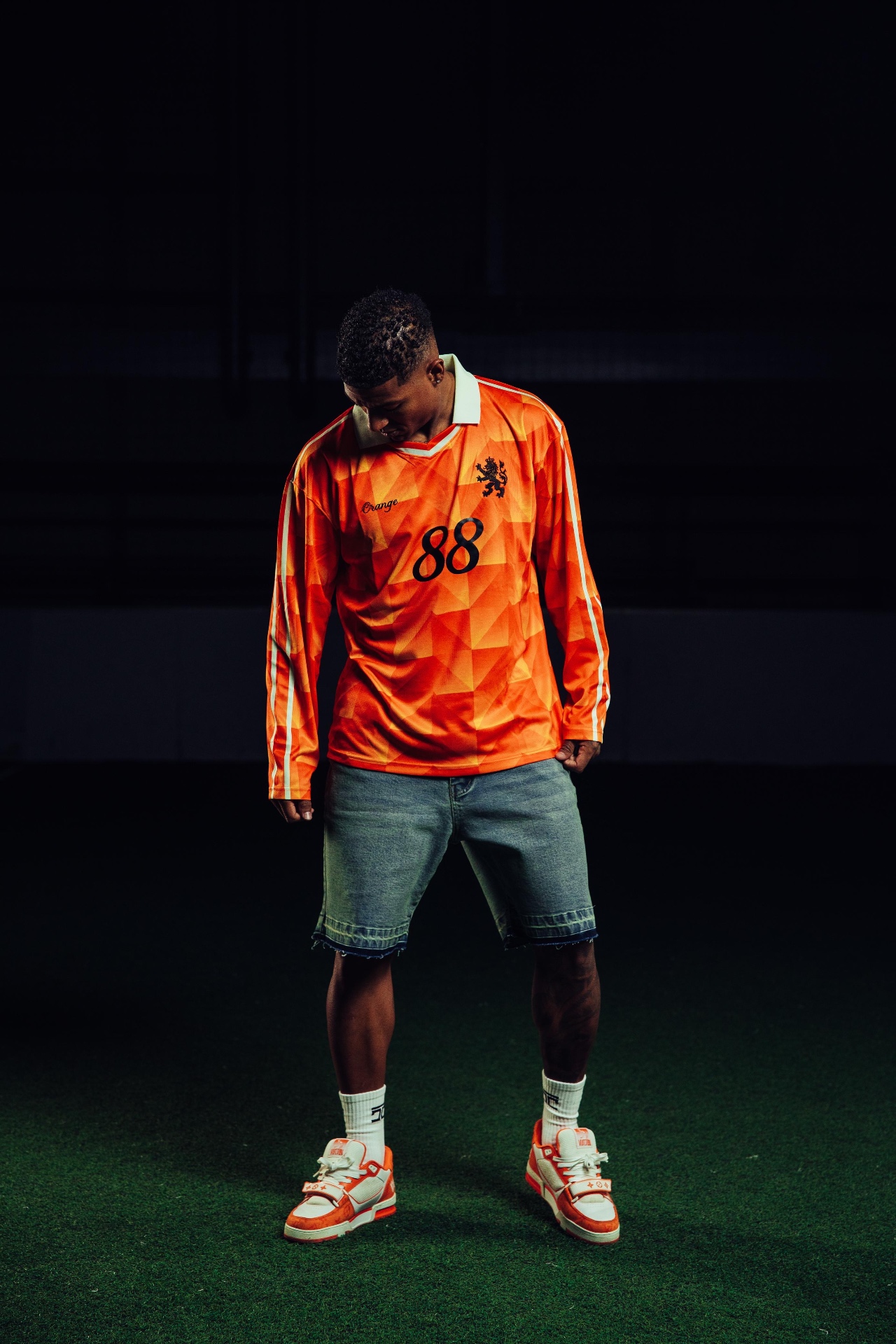 Orange'88 Heritage longsleeve gedragen in een indoor cage